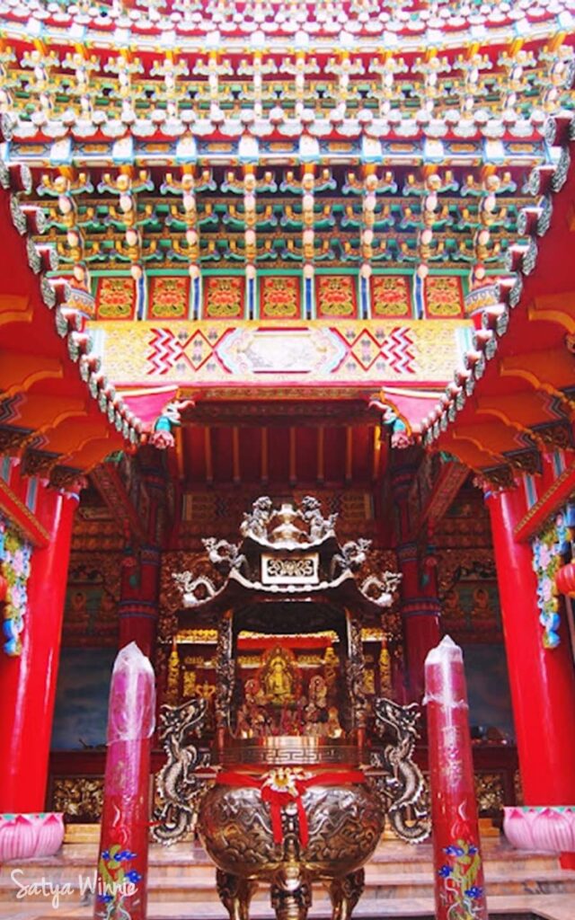 Interior Kelenteng