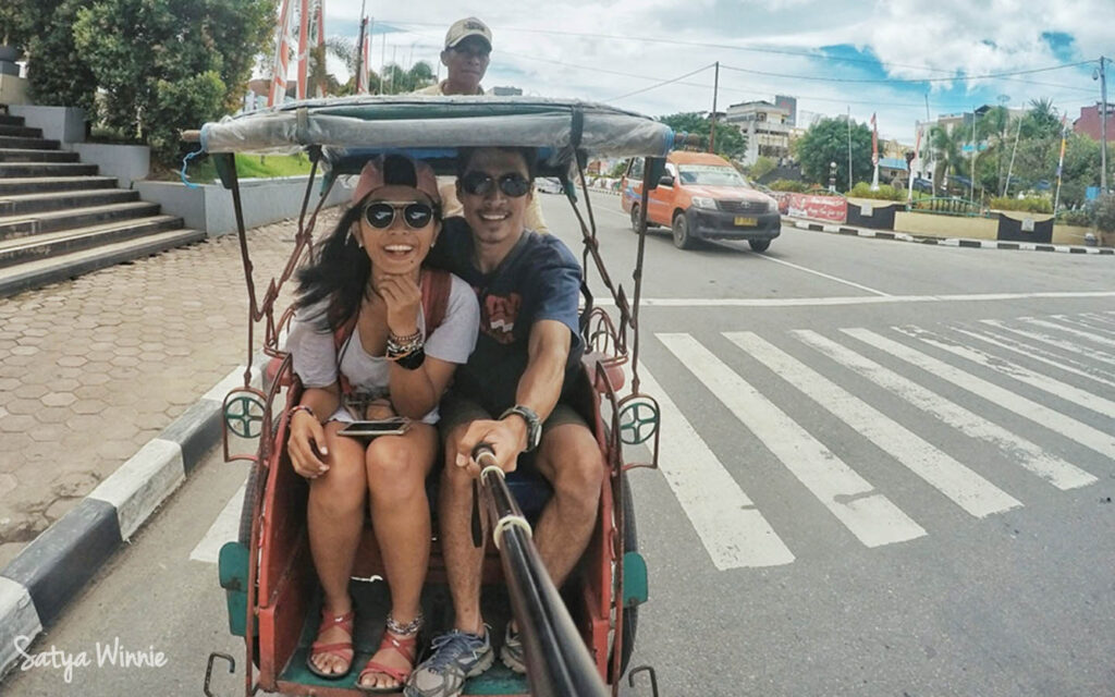 Keliling kota Ambon naik becak