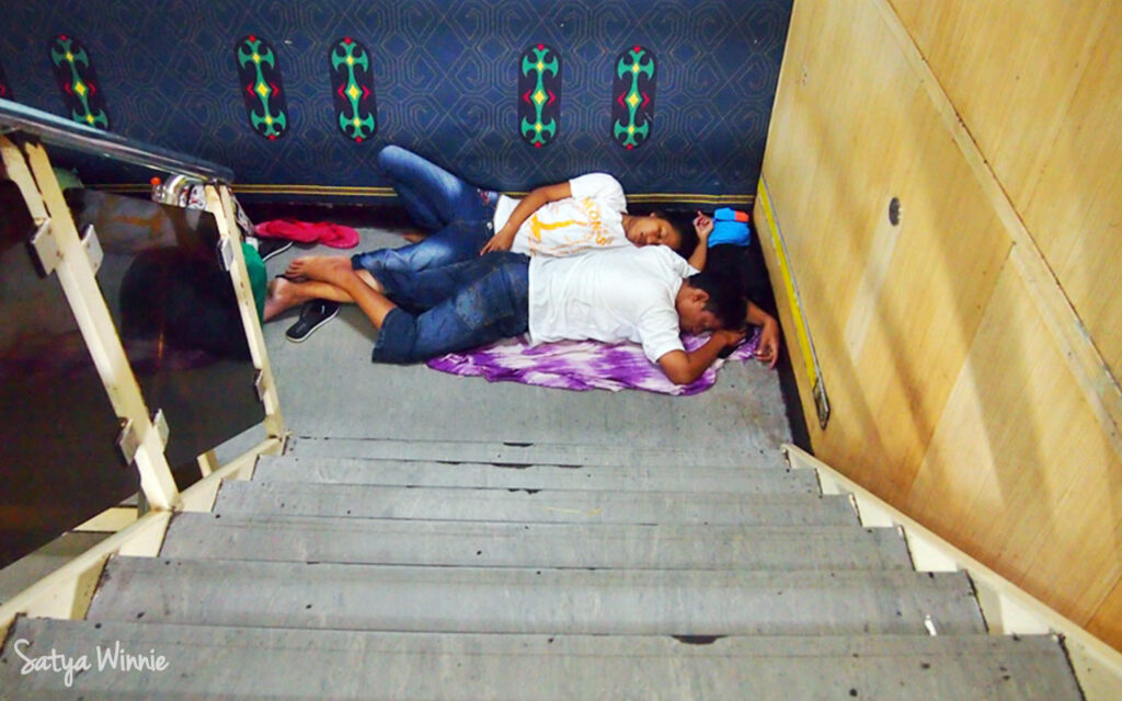 Tidur di kapal Pelni