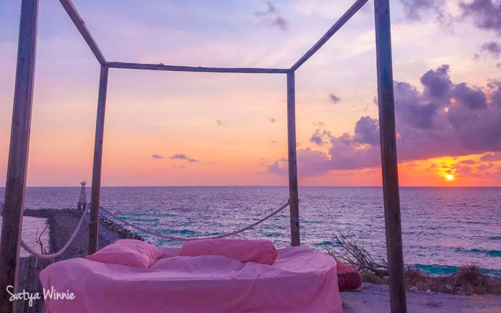 Pemandangan sunrise dari depan kamar