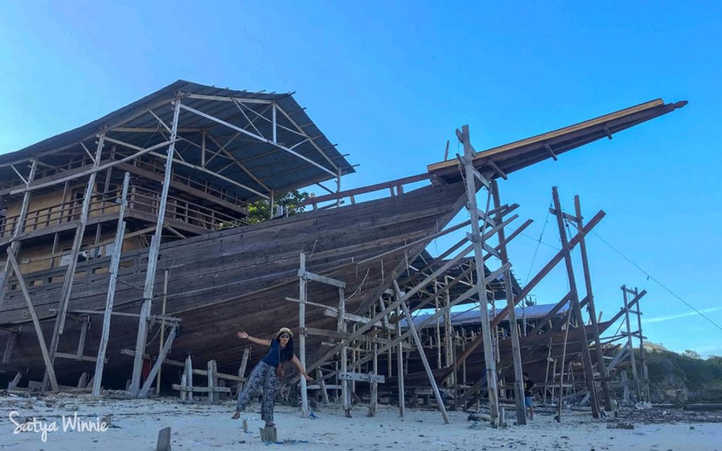 Pembuatan kapa Phinisi di Pantai Kaluku