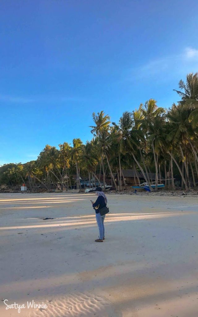 Yusni Mustafa di Pantai Kaluku