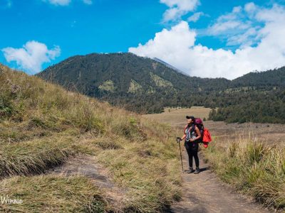 Mendaki gunung saat datang bulan
